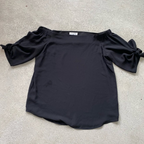 Babaton Flowy Off The Shoulder Top - Picture 1 of 3